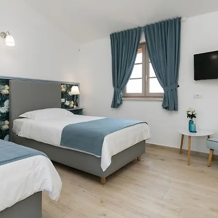 Keli By 4*